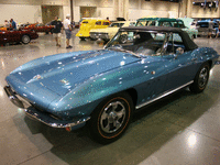 Image 3 of 10 of a 1966 CHEVROLET CORVETTE