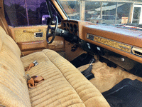 Image 13 of 14 of a 1990 GMC SUBURBAN K1500