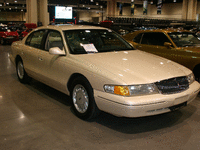 Image 2 of 10 of a 1995 LINCOLN CONTINENTAL