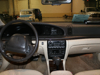 Image 4 of 10 of a 1995 LINCOLN CONTINENTAL