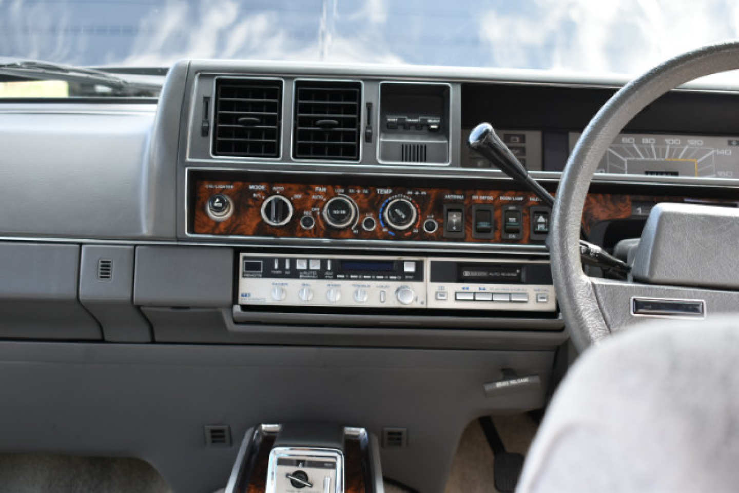 34th Image of a 1987 NISSAN PRESIDENT