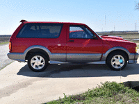 Image 3 of 22 of a 1992 GMC TYPHOON