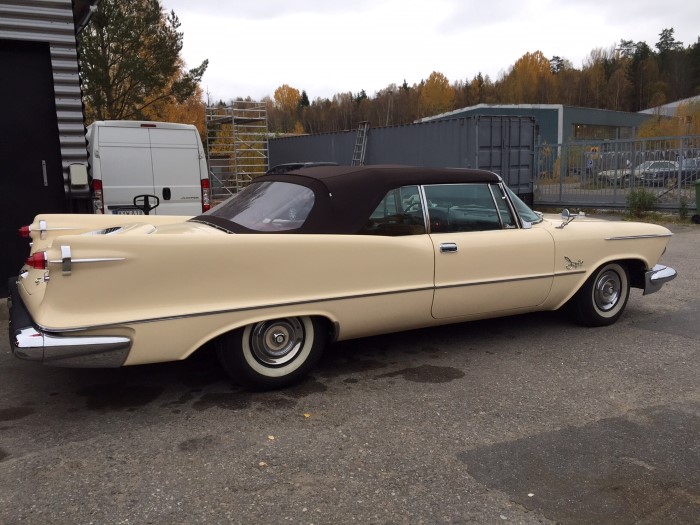 2nd Image of a 1958 CHRYSLER IMPERIAL CROWN VICTORIA
