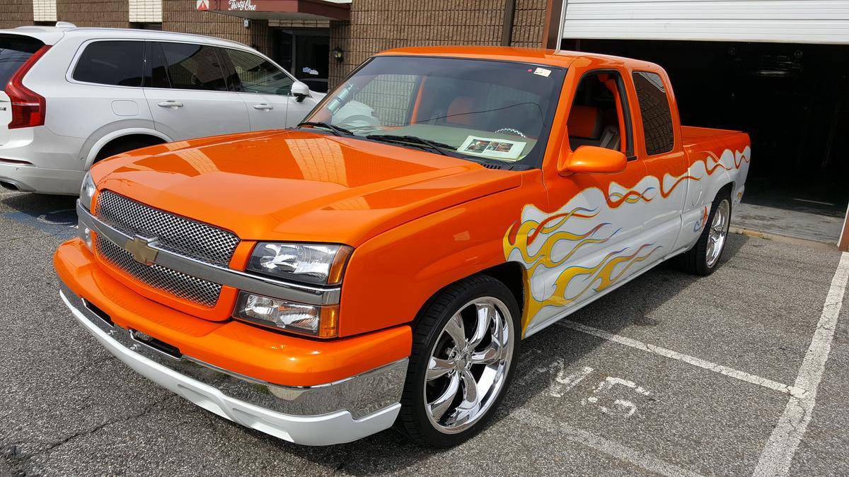 2nd Image of a 2004 CHEVROLET SILVERADO