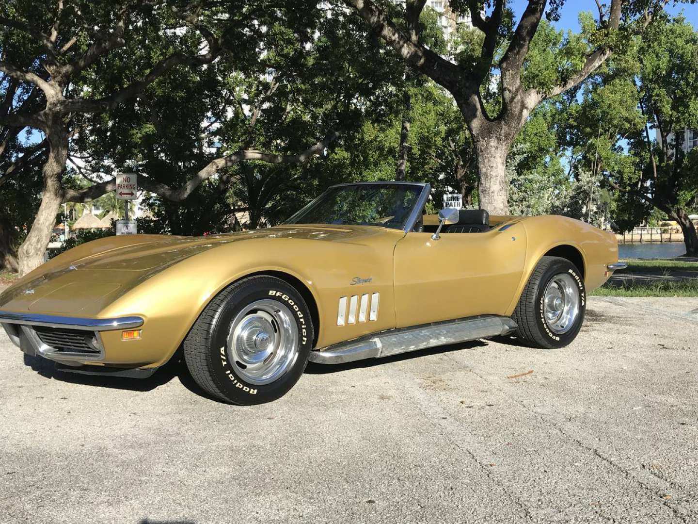 1st Image of a 1969 CHEVROLET CORVETTE