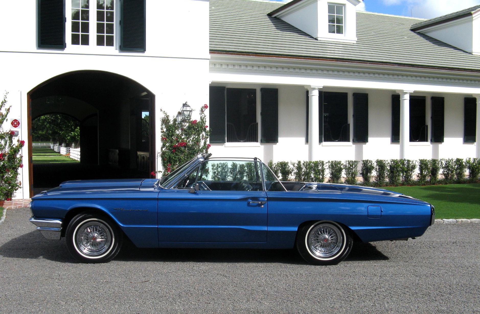 2nd Image of a 1964 FORD THUNDERBIRD
