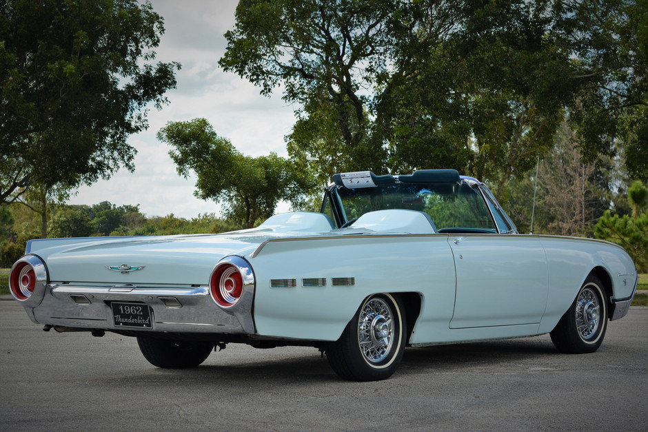 1st Image of a 1962 FORD THUNDERBIRD