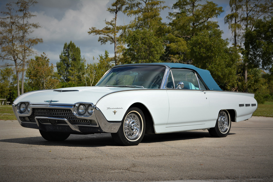 2nd Image of a 1962 FORD THUNDERBIRD