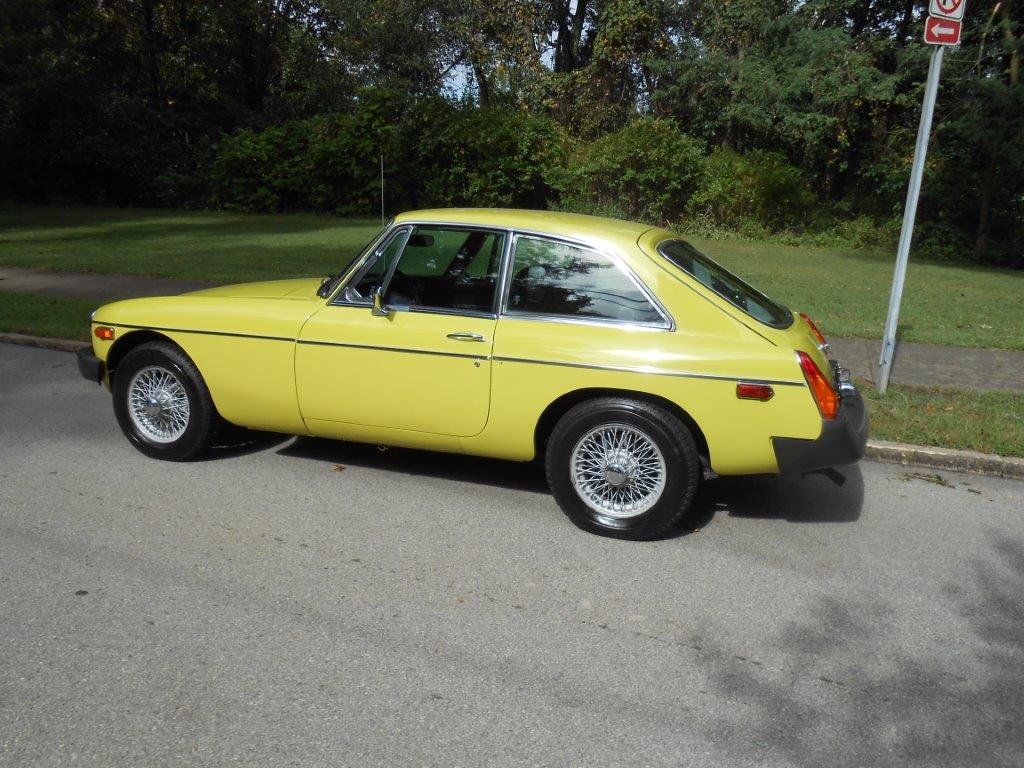 2nd Image of a 1974 MGB GT