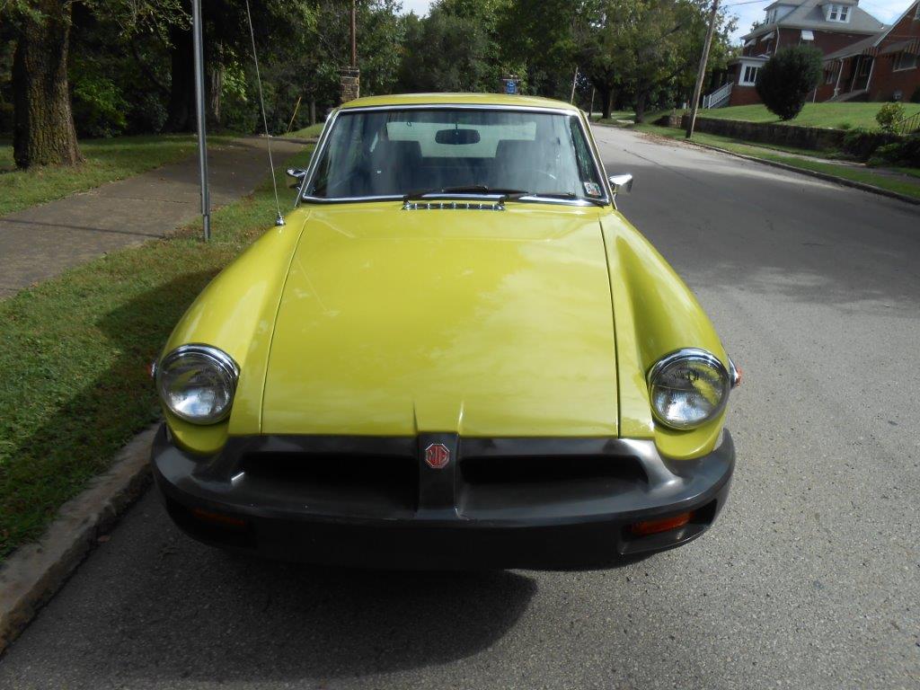 4th Image of a 1974 MGB GT