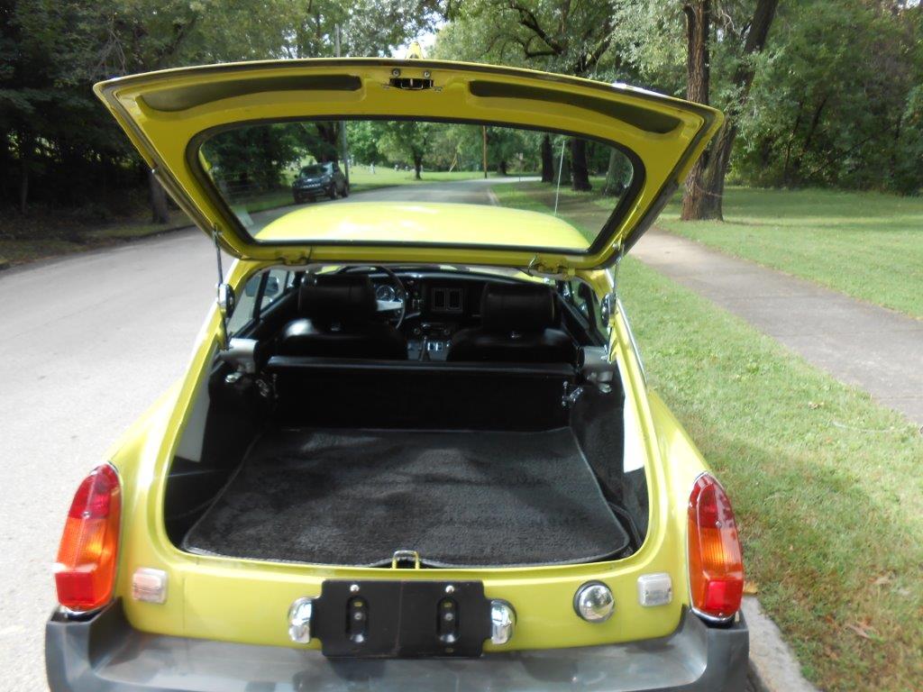 5th Image of a 1974 MGB GT