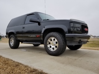 2nd Image of a 1995 GMC YUKON