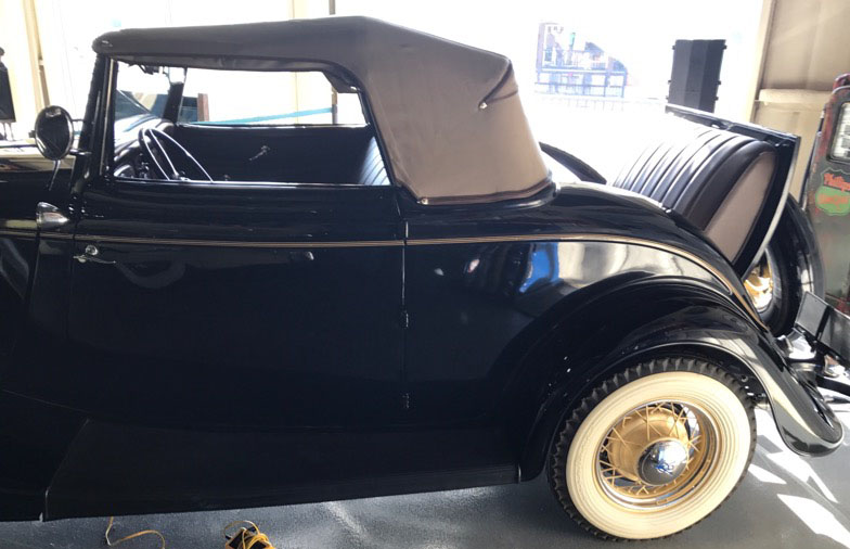 3rd Image of a 1934 FORD ROADSTER CABRIOLET