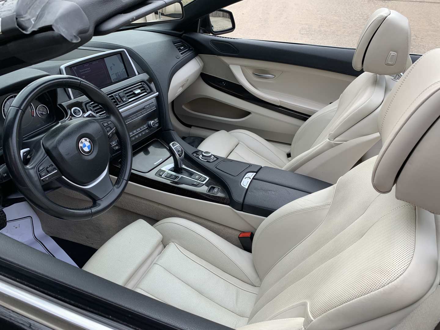 2nd Image of a 2012 BMW 6 SERIES 650I