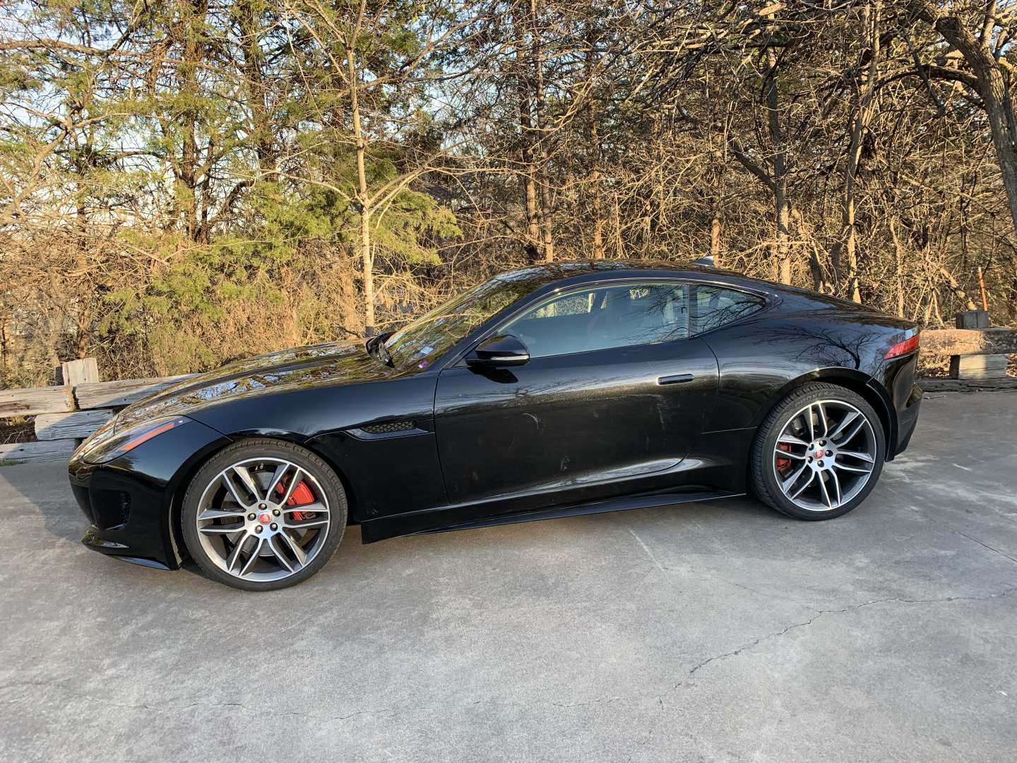 3rd Image of a 2015 JAGUAR F-TYPE