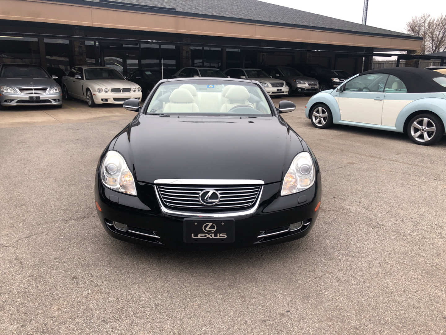 2nd Image of a 2008 LEXUS SC 430