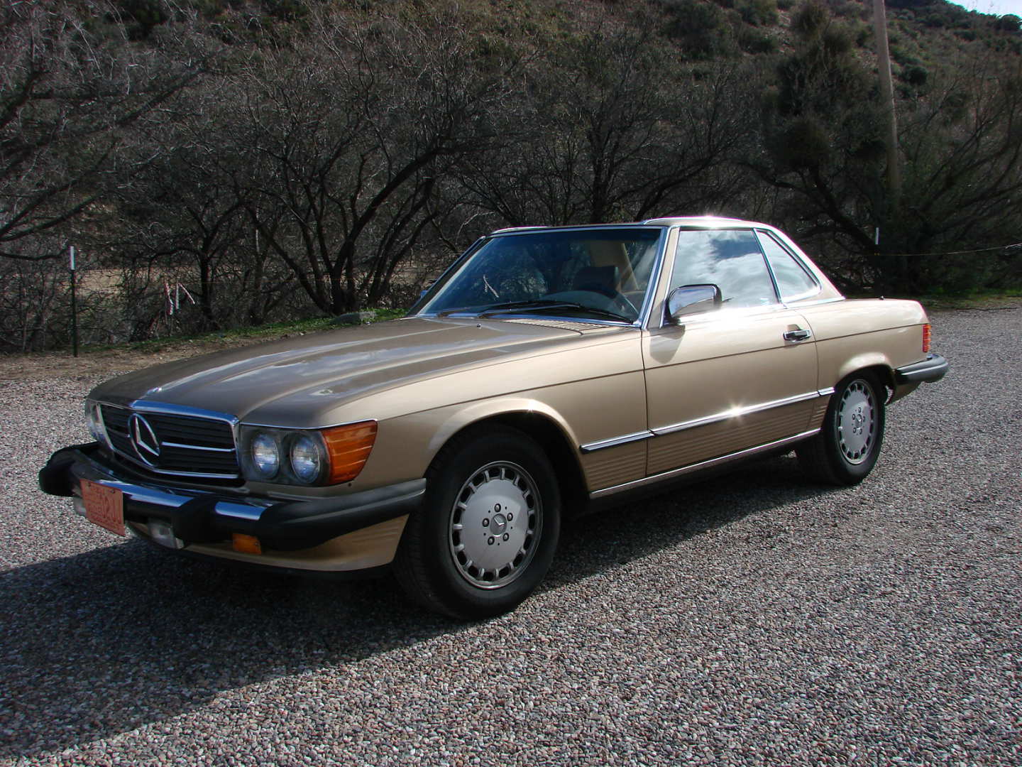 2nd Image of a 1986 MERCEDES-BENZ 560 560SL