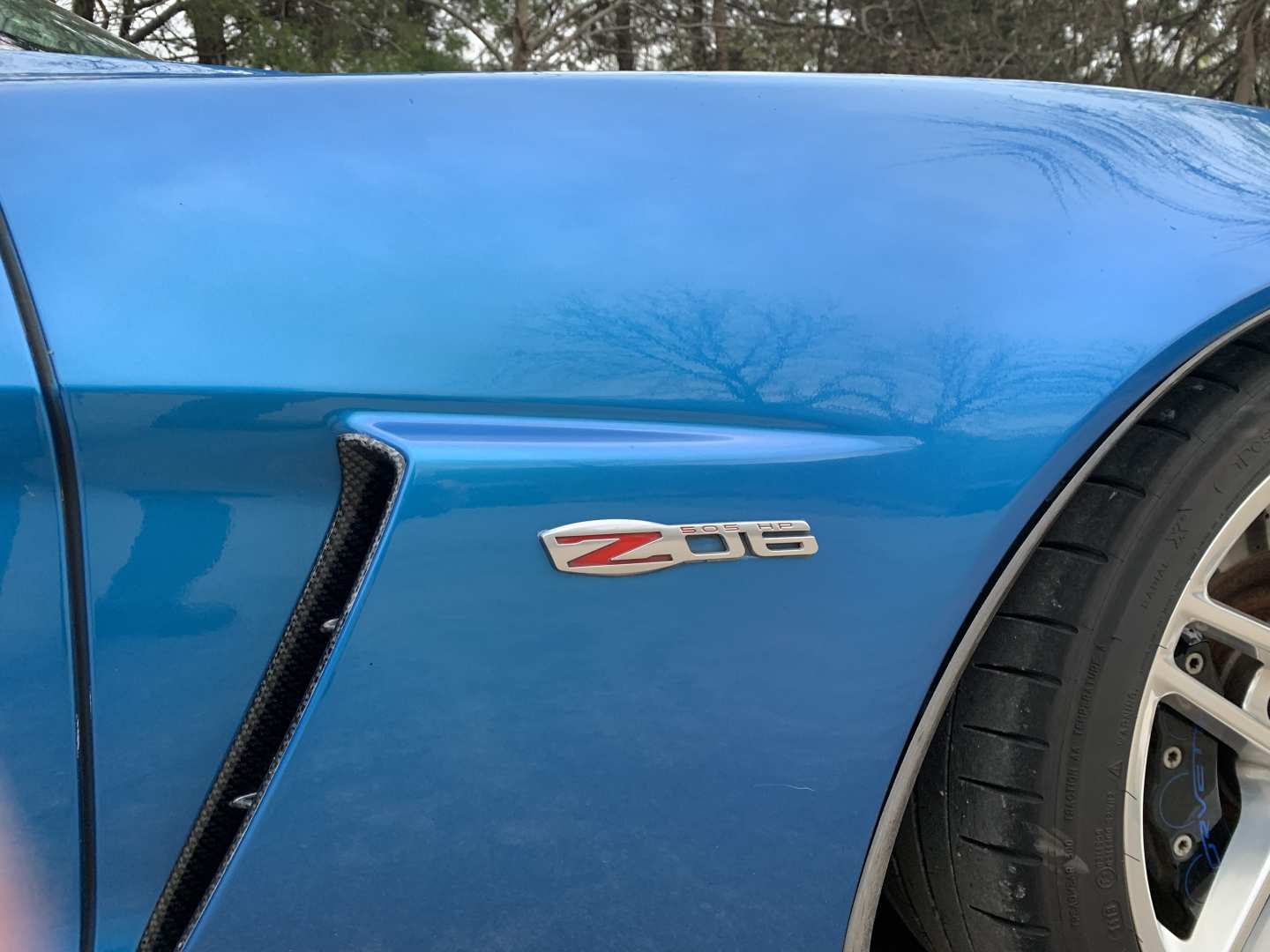 3rd Image of a 2008 CHEVROLET CORVETTE Z06