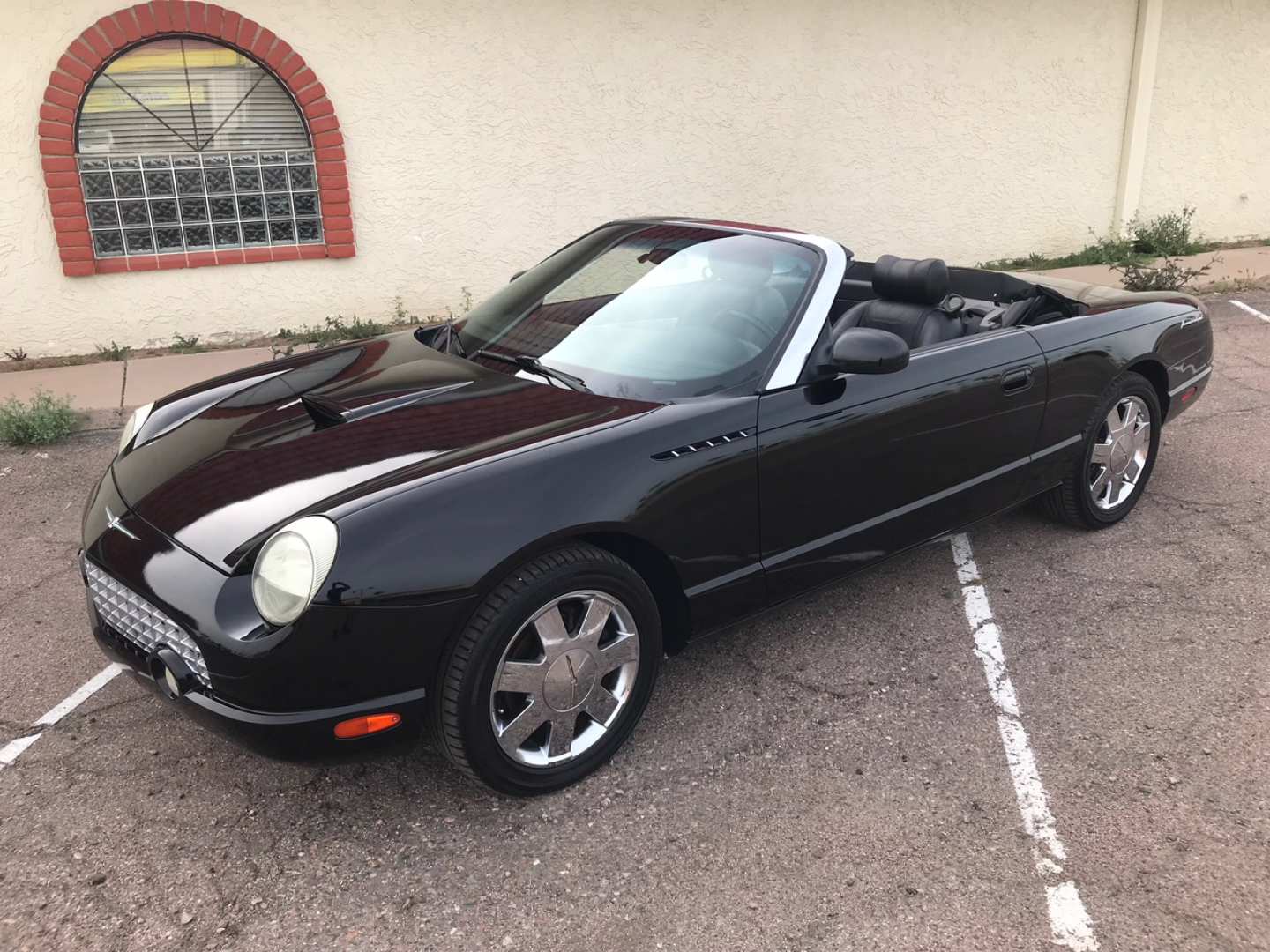 2nd Image of a 2002 FORD THUNDERBIRD DELUXE