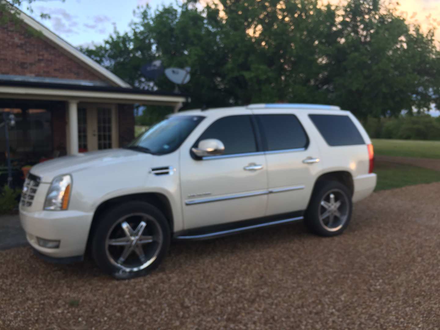 0th Image of a 2008 CADILLAC ESCALADE 1500; LUXURY