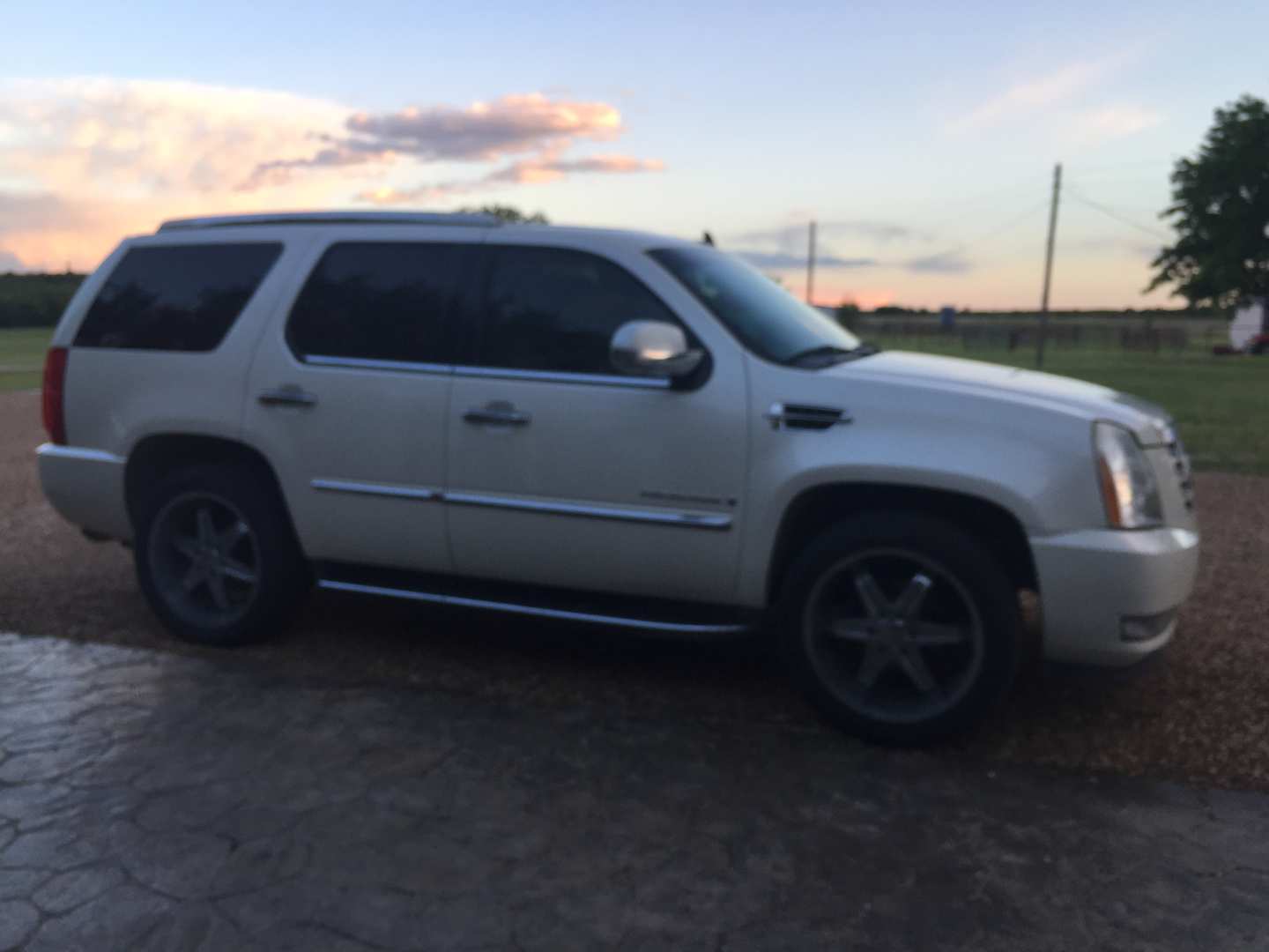 1st Image of a 2008 CADILLAC ESCALADE 1500; LUXURY