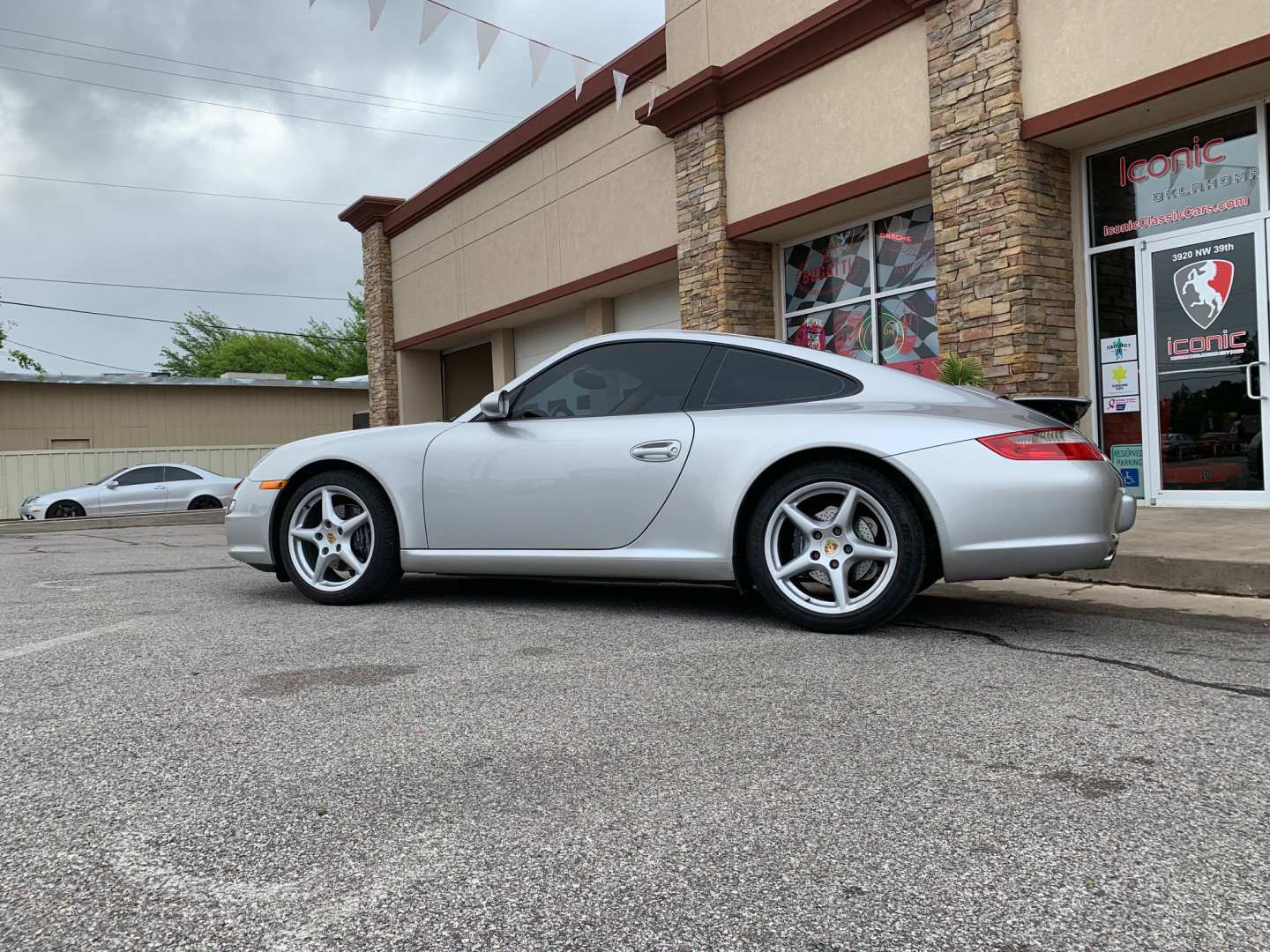 2nd Image of a 2006 PORSCHE 911