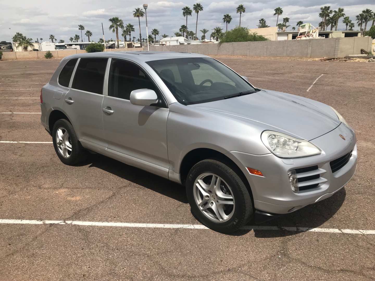 2nd Image of a 2010 PORSCHE CAYENNE