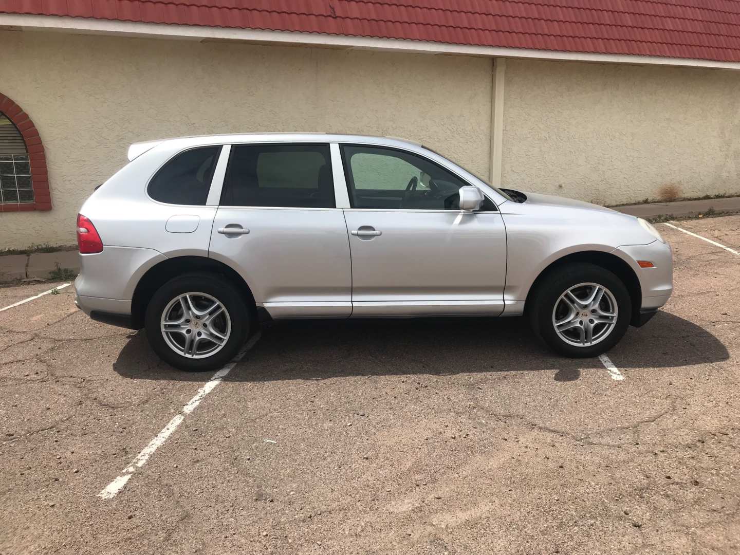 3rd Image of a 2010 PORSCHE CAYENNE