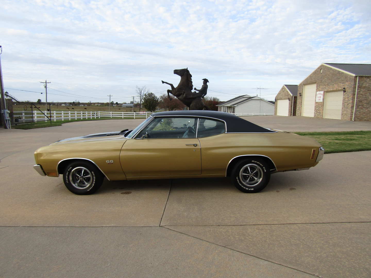 3rd Image of a 1970 CHEVROLET CHEVELLE