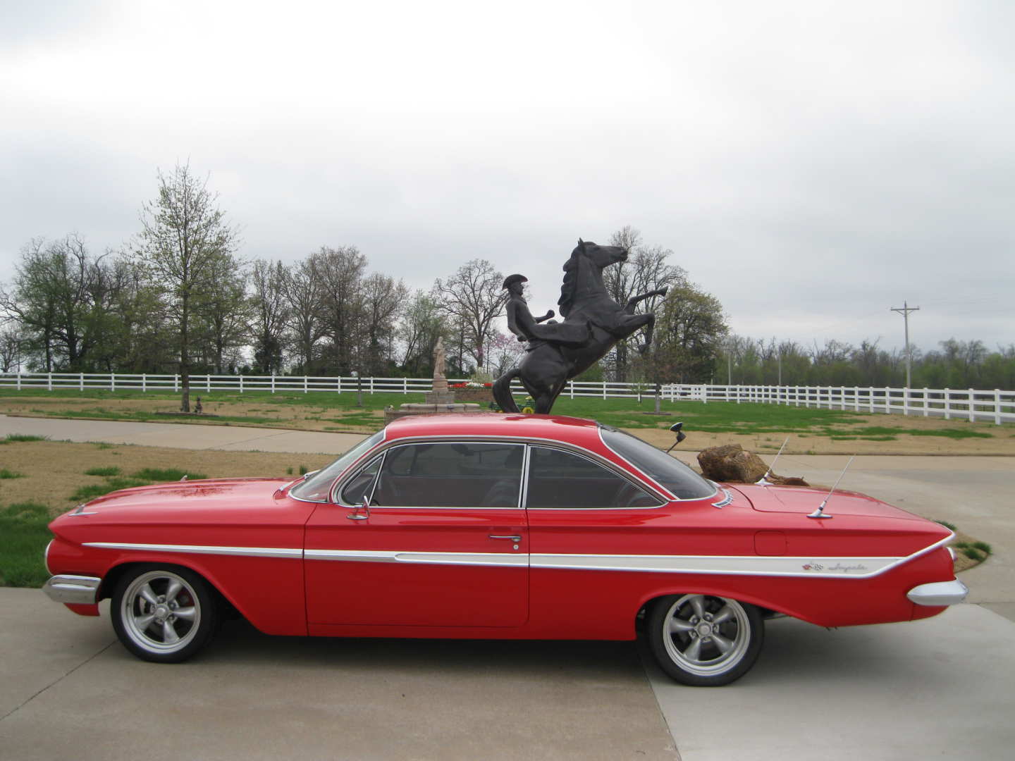 2nd Image of a 1961 CHEVROLET IMPALA