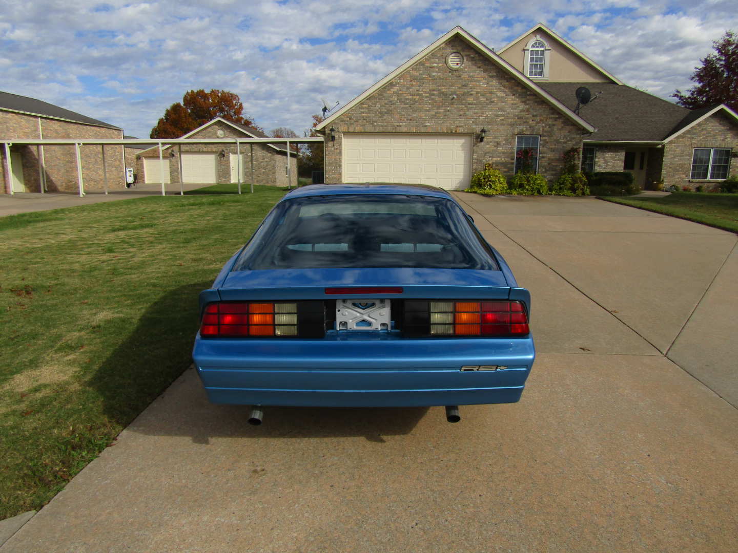 3rd Image of a 1989 CHEVROLET CAMARO