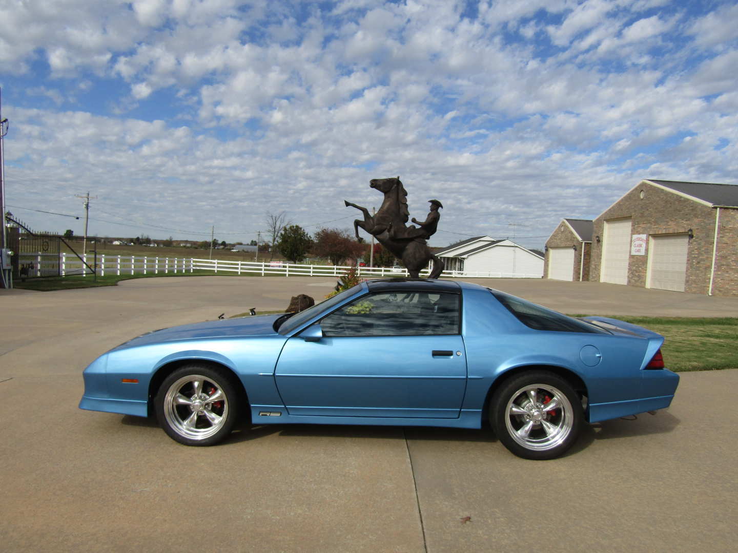 4th Image of a 1989 CHEVROLET CAMARO