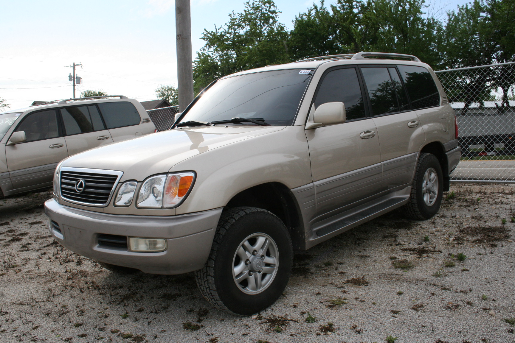 1st Image of a 2000 LEXUS LX 470