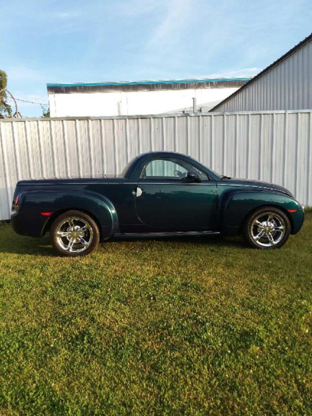 2nd Image of a 2005 CHEVROLET SSR