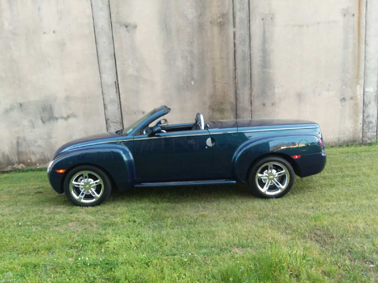 6th Image of a 2005 CHEVROLET SSR