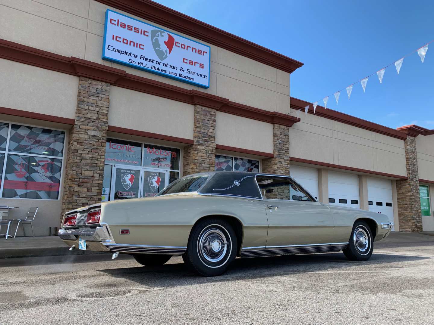 2nd Image of a 1969 FORD THUNDERBIRD