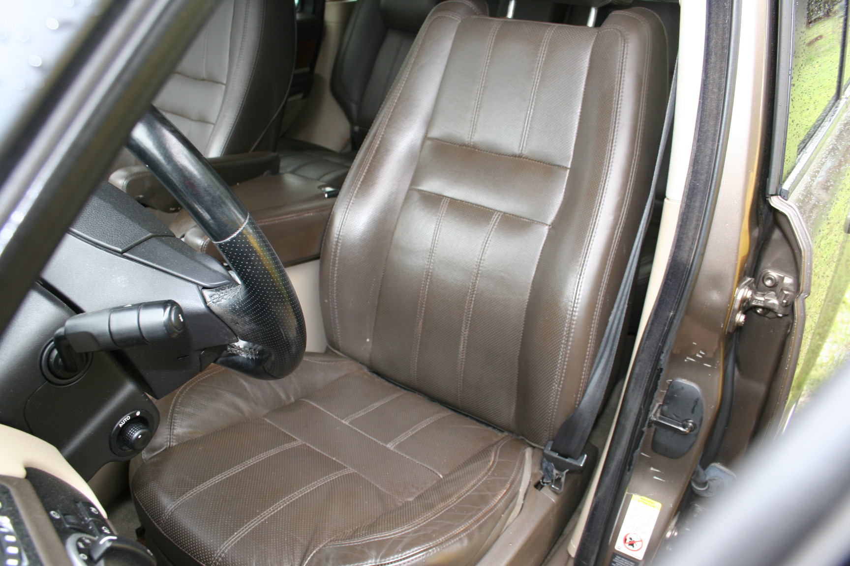 5th Image of a 2011 LAND ROVER RANGE ROVER SPORT HSE LUX