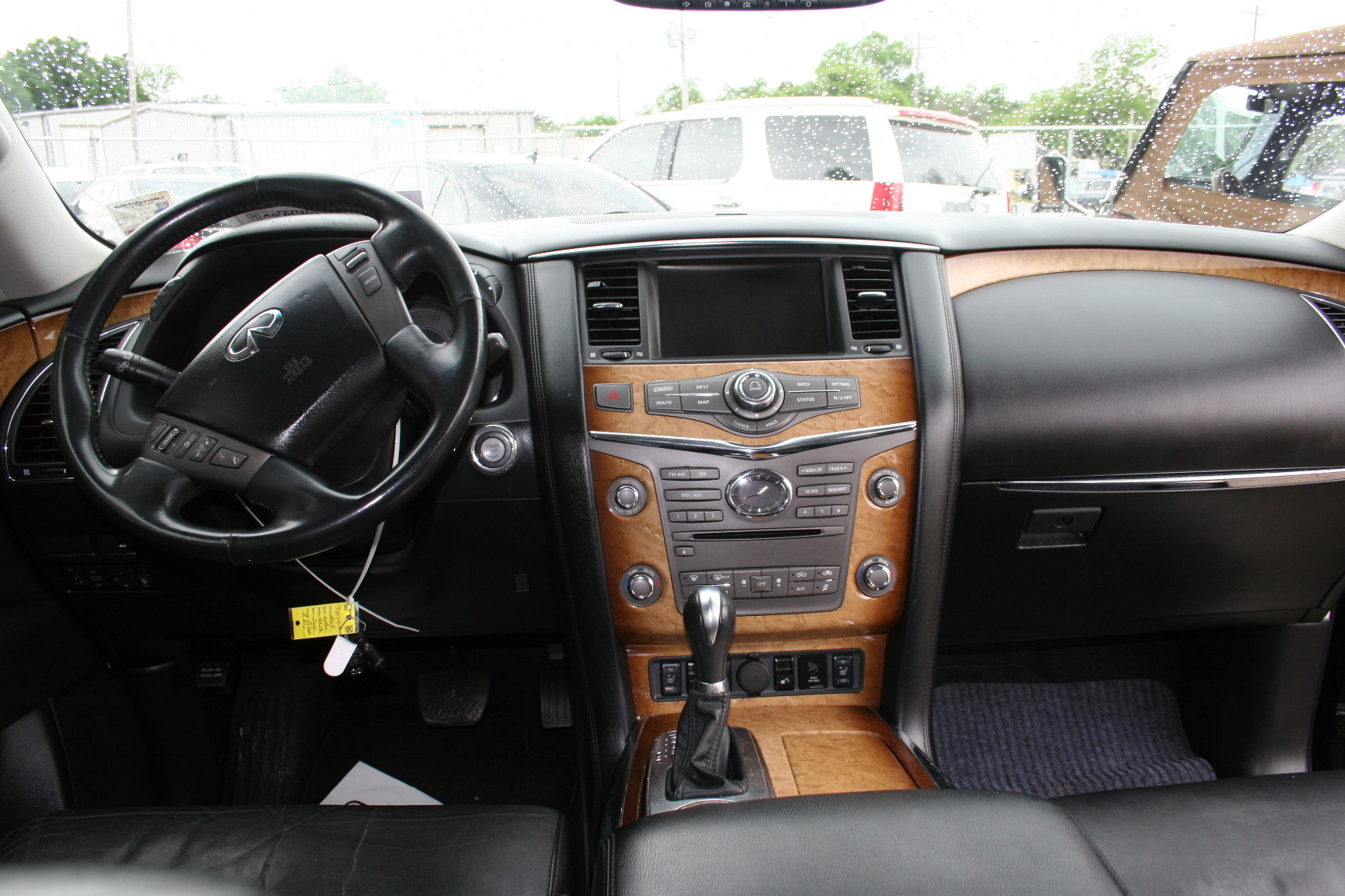 5th Image of a 2012 INFINITI QX56