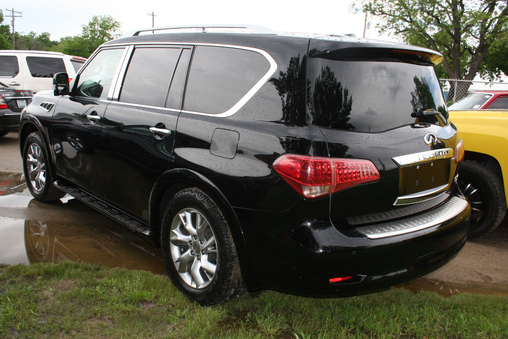 11th Image of a 2012 INFINITI QX56