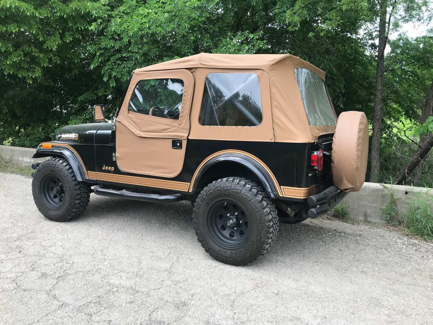 1st Image of a 1984 JEEP LAREDO