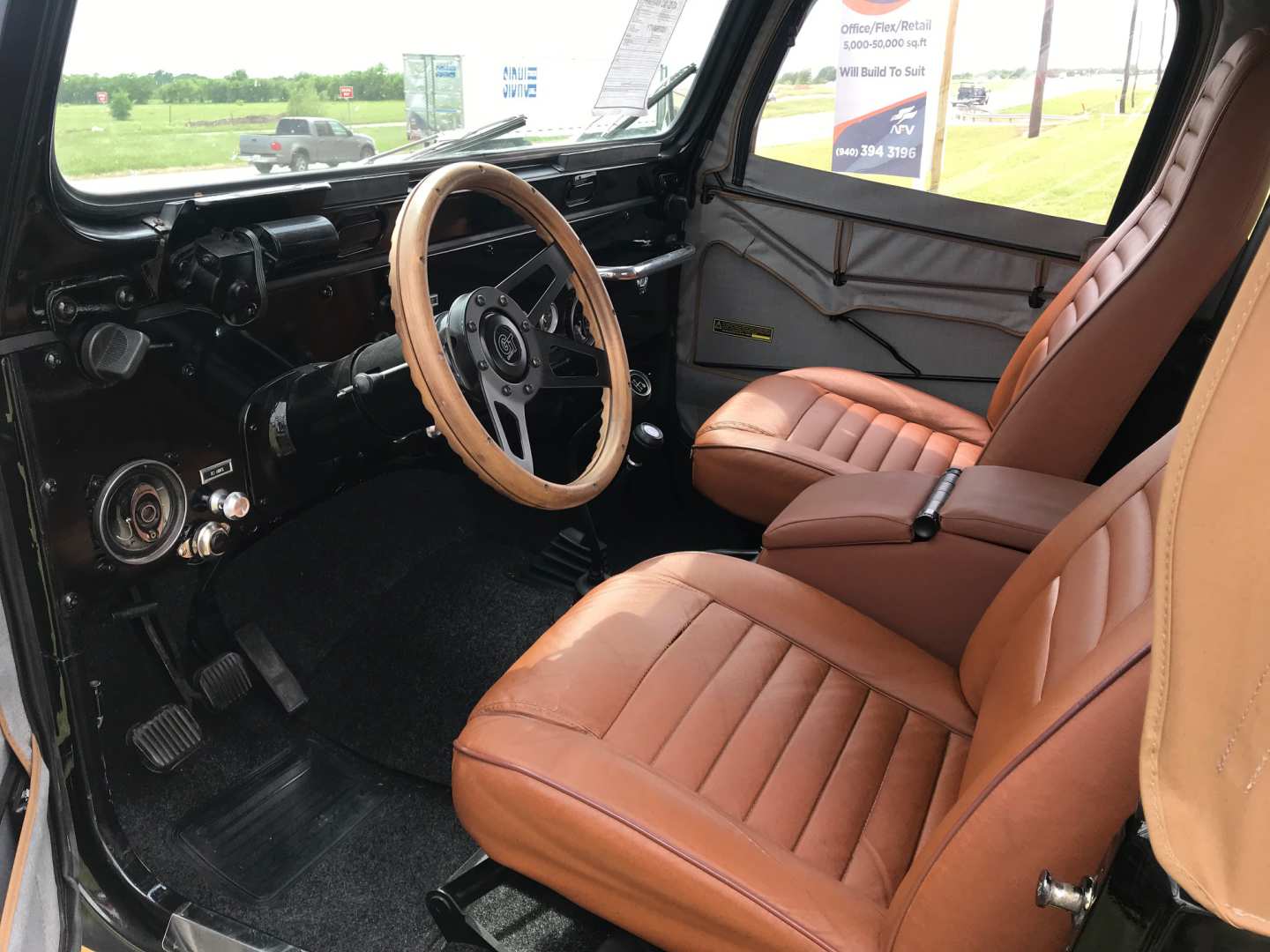 5th Image of a 1984 JEEP LAREDO