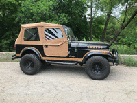 Image 3 of 8 of a 1984 JEEP LAREDO