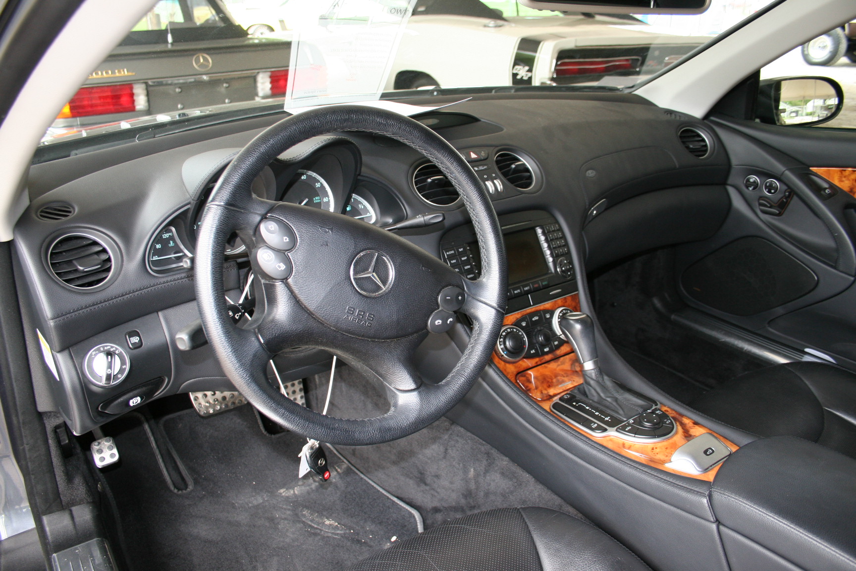 3rd Image of a 2008 MERCEDES-BENZ SL550