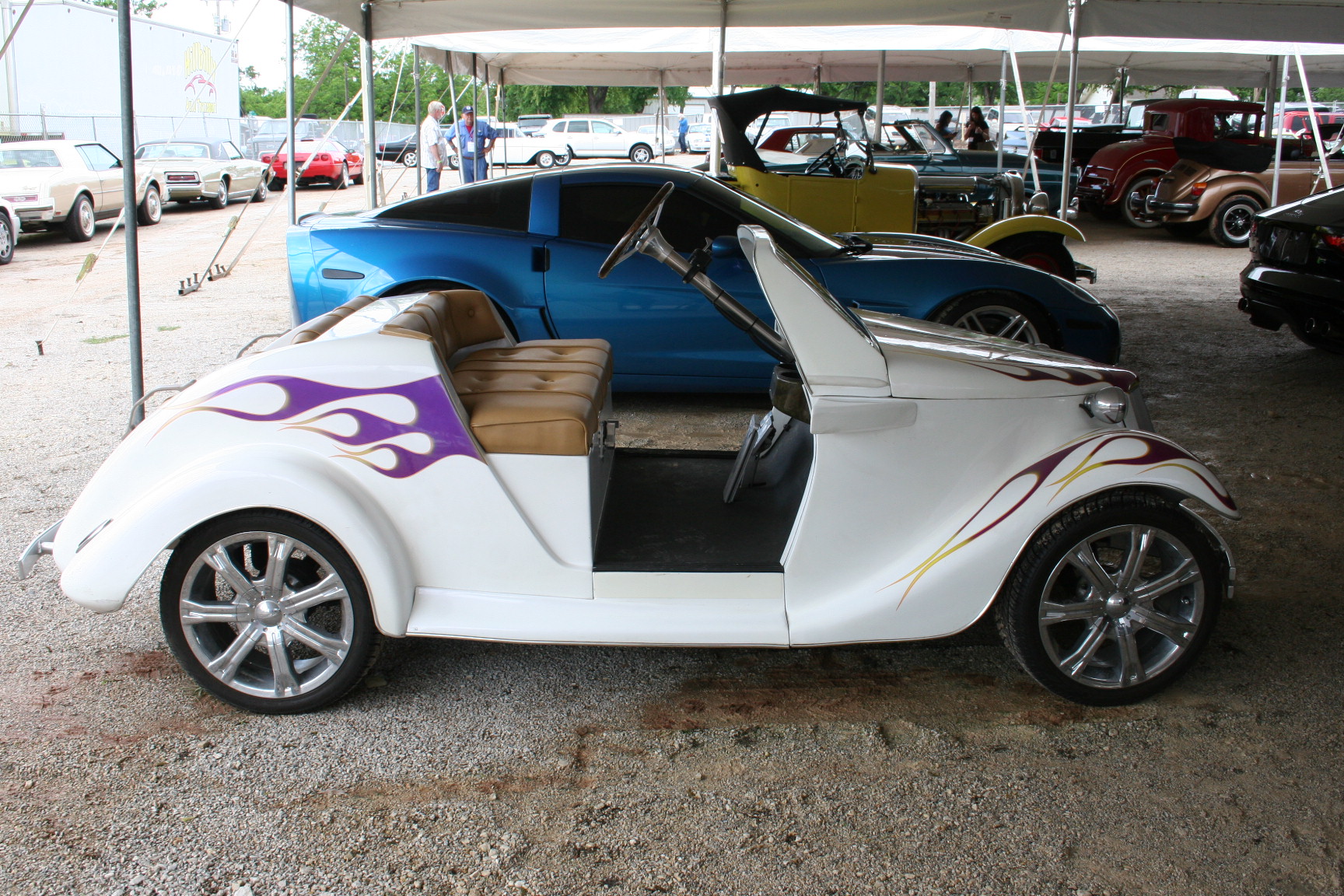 2nd Image of a 2001 CLUB CAR GOLF CART 1940 FORD DESIGN