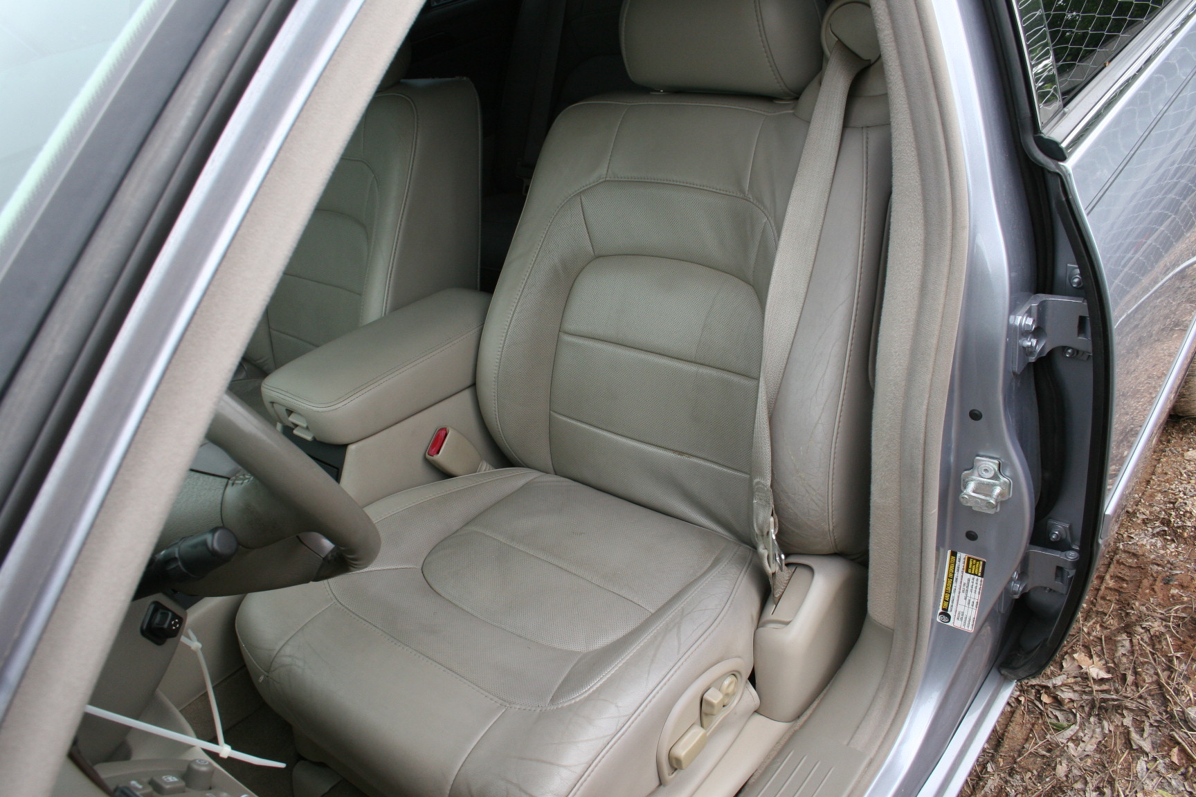 5th Image of a 2004 CADILLAC DEVILLE DTS