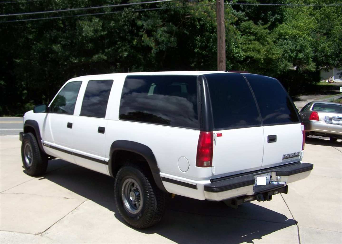 1st Image of a 1999 CHEVROLET SUBURBAN K2500