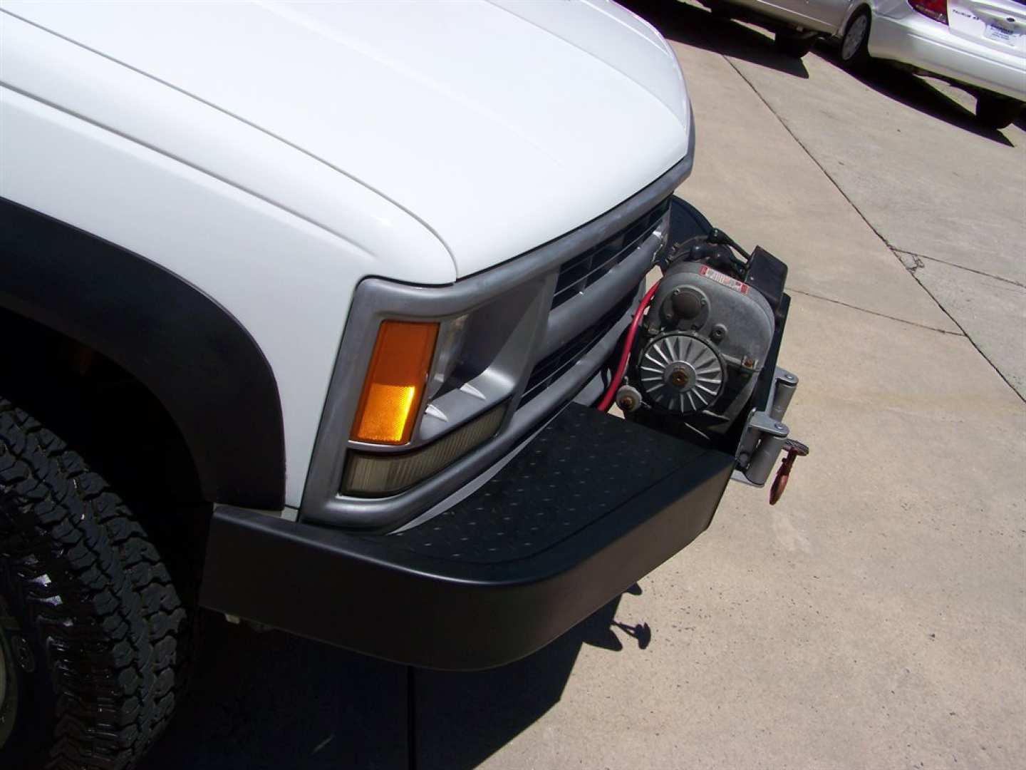 4th Image of a 1999 CHEVROLET SUBURBAN K2500