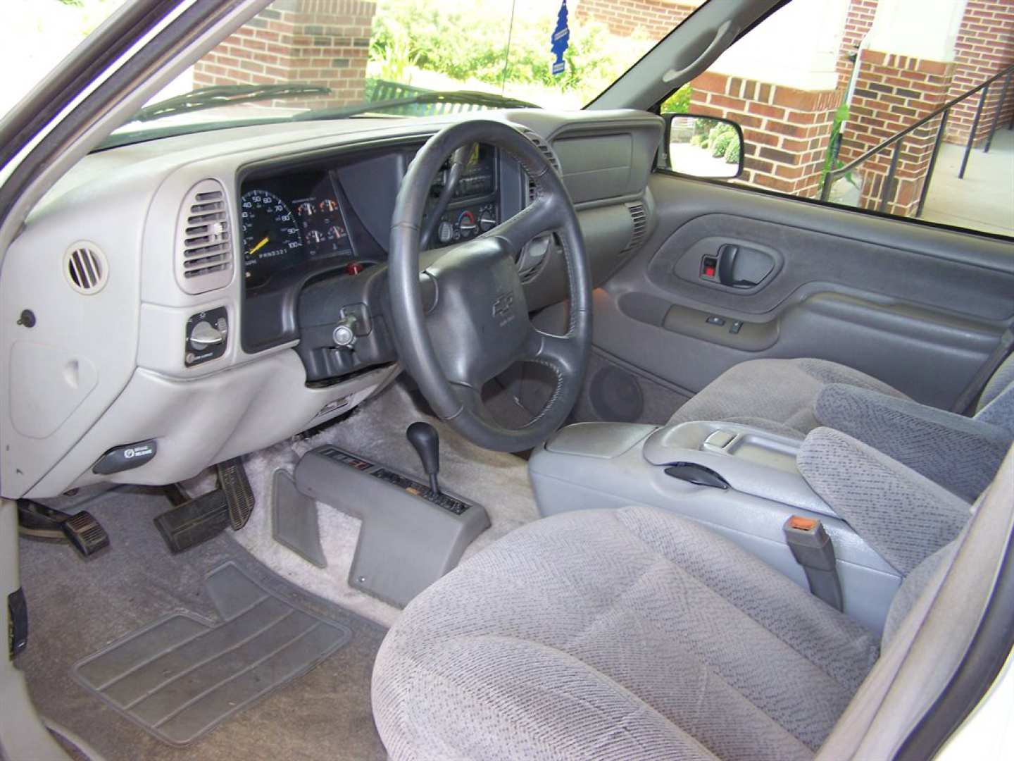 8th Image of a 1999 CHEVROLET SUBURBAN K2500