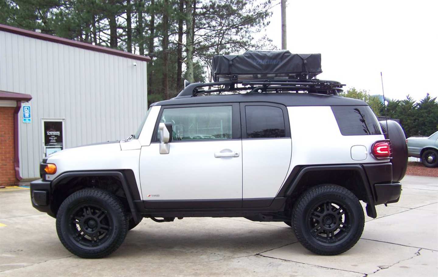 2nd Image of a 2007 TOYOTA FJ CRUISER S