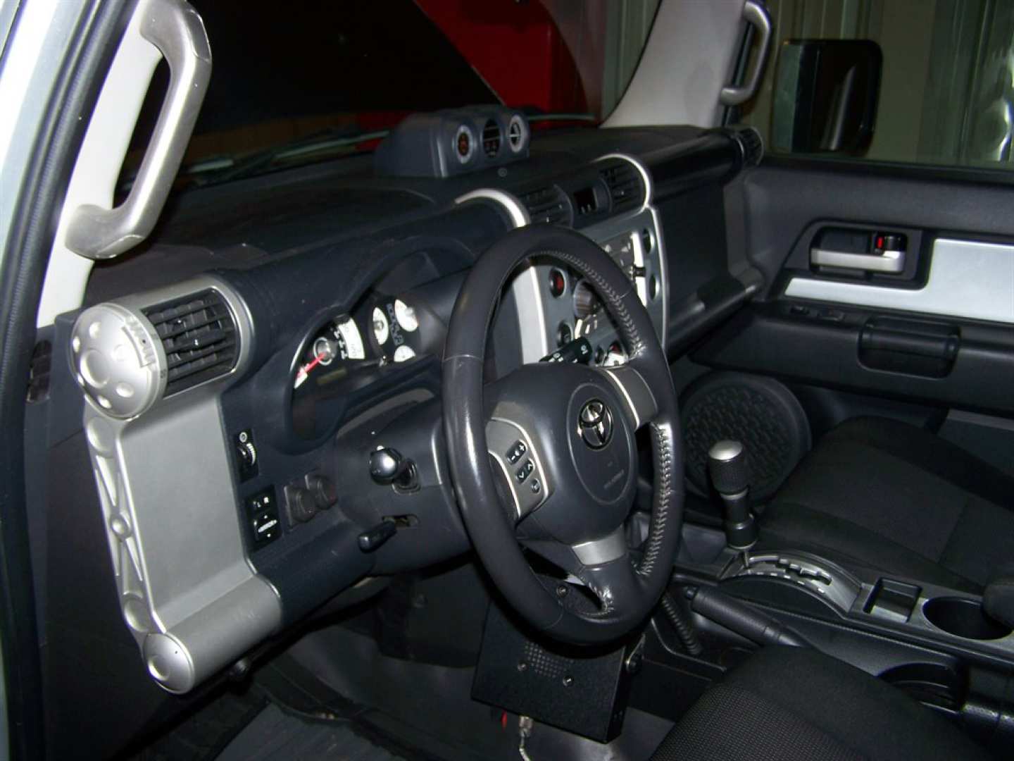 10th Image of a 2007 TOYOTA FJ CRUISER S